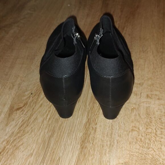 Cloudwalkers black pleated ankle booties  Sz 11W - Picture 4 of 6